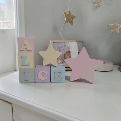 Kit estrelas + cubos de mdf 6x6 decorativos enfeite de bebê quarto e festa infantil mdf