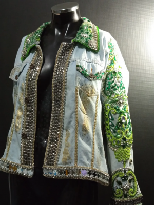 Jaqueta jeans Customizada Bordada a Mão Paulo Galane Bordados