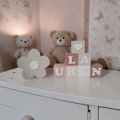 Kit decorativo flor + cubos de mdf decoração infantil de festa e quarto enfeite de bebê mdf