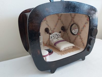 Diorama Quadro Televisão Cenário Miniatura Quarto. Feito manualme