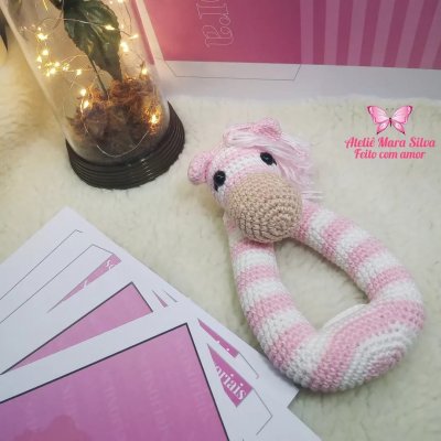 🦓 Zebra Zora Barbie Chocalho e Mordedor em Amigurumi- Pronta ent