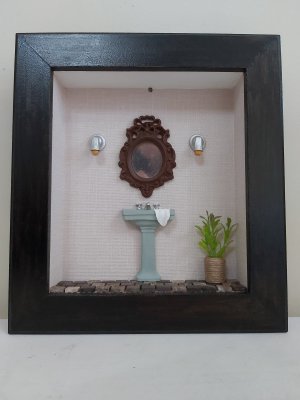 Quadro Cenário Miniatura Banheiro Lavabo Cinza Diorama