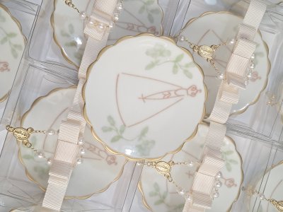 Lembrança batizado joia do dia em porcelana