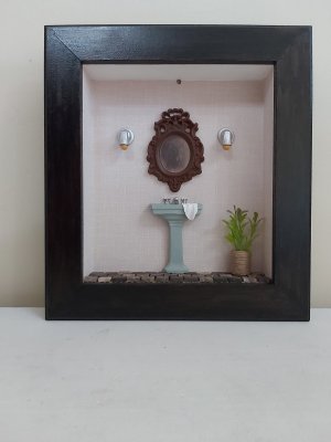Quadro Cenário Miniatura Banheiro Lavabo Cinza Diorama
