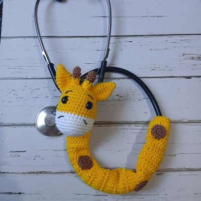 Girafinha Estetoscópio Amigurumi 30cm - Pronta Entrega  capa fech