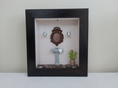 Quadro Cenário Miniatura Banheiro Lavabo Cinza Diorama