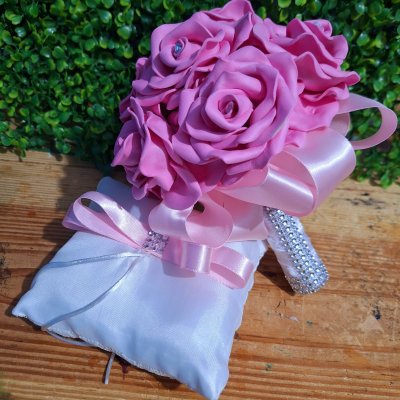 Buquê de Noiva para Casamento Civil + Almofadinhas para Alianças– Rosas Artesanais em EVA