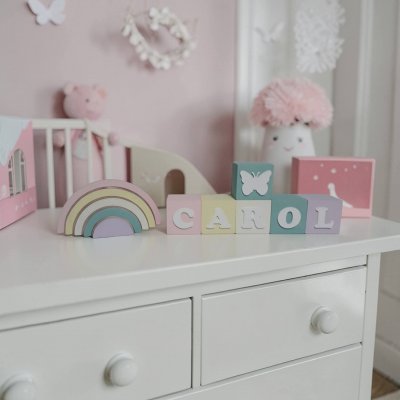 Kit decorativo arco iris + cubos de mdf nomes infantis decoração de festa e quarto infantil enfeite de bebê mdf